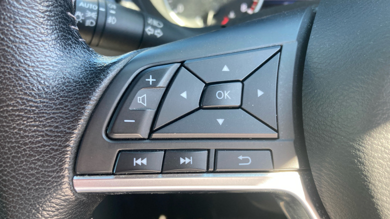 Nissan Juke 1.0 DiG-T N-Connecta 5dr Petrol Hatchback